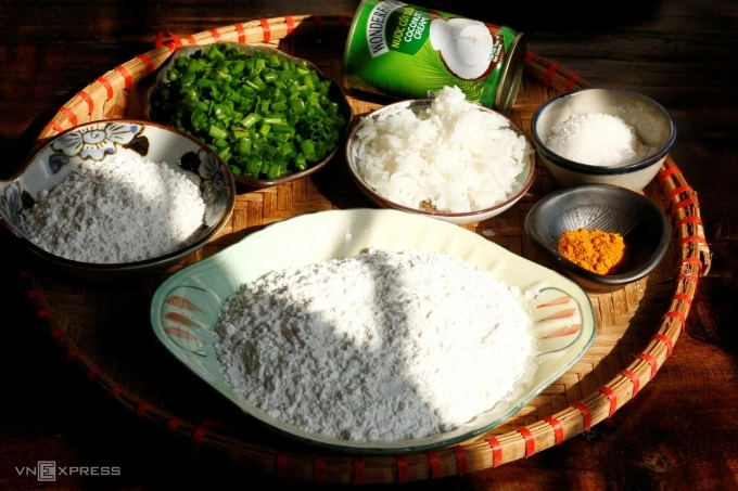 Bột bánh xèo trước khi pha thành hỗn hợp