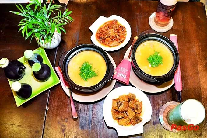 Tô cháo sườn nóng hổi, thơm ngon tại Cháo Sườn Chú Chen, Sài Gòn