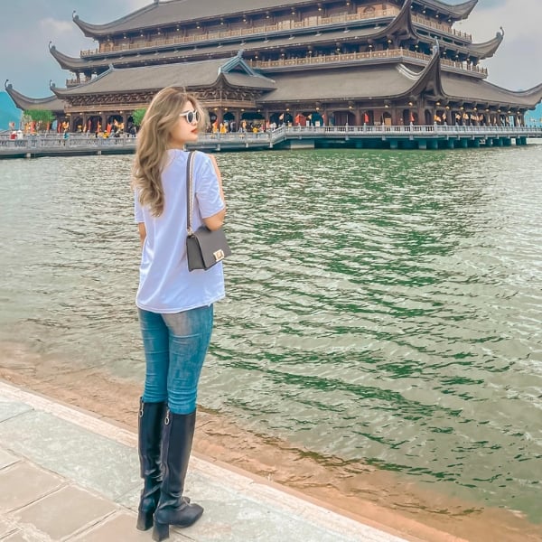 Tránh mặc đồ quá sặc sỡ