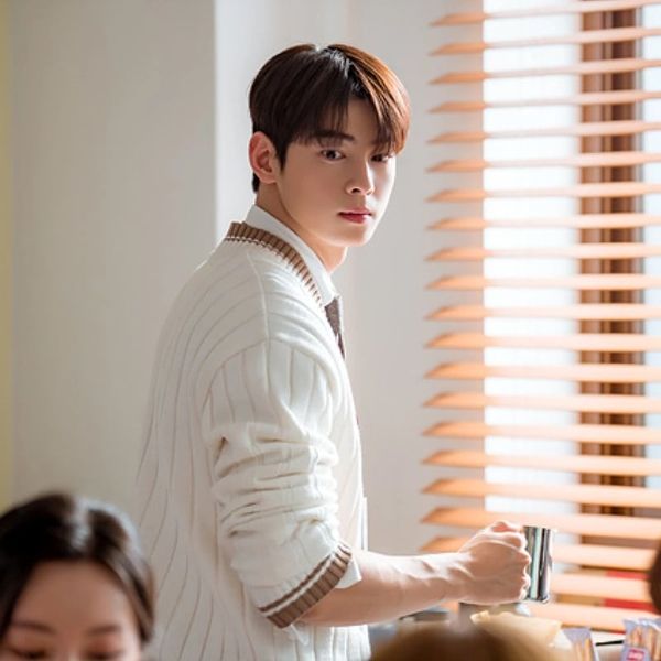 Soft boy với cardigan mỏng nhẹ