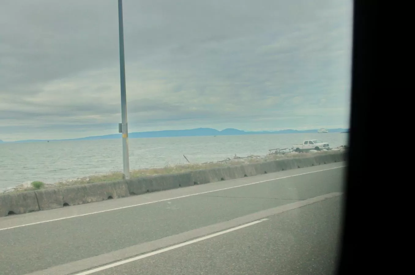 Bảng chỉ dẫn và khu vực bến phà BC Ferries tại cảng Tsawwassen