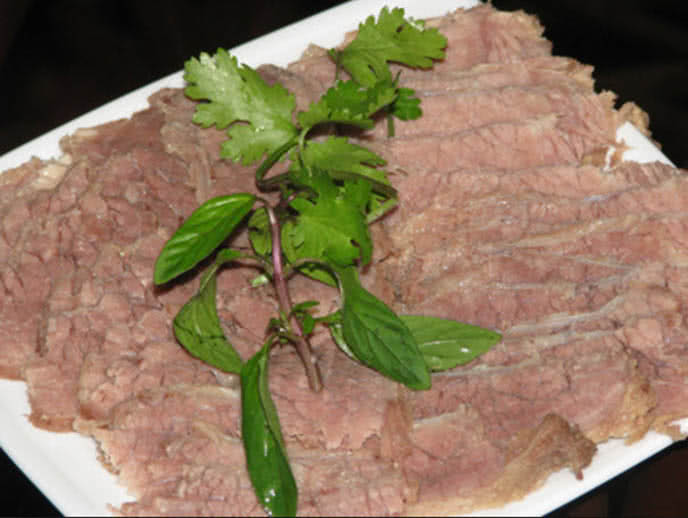 Thịt bò tươi thái mỏng cho món phở bò