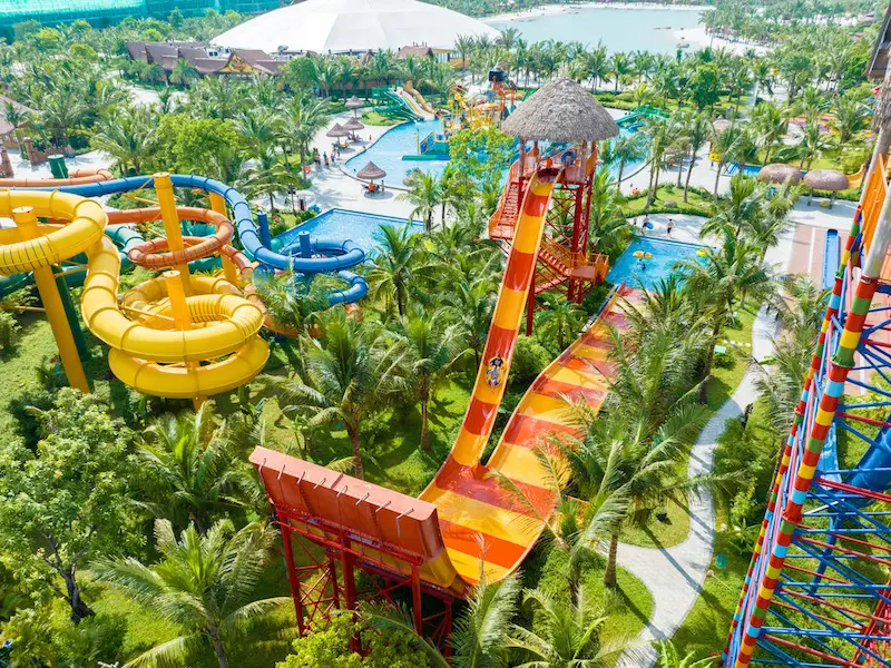 VinWonders Wave Park & Water Park là địa điểm vui chơi gần Hà Nội hấp dẫn