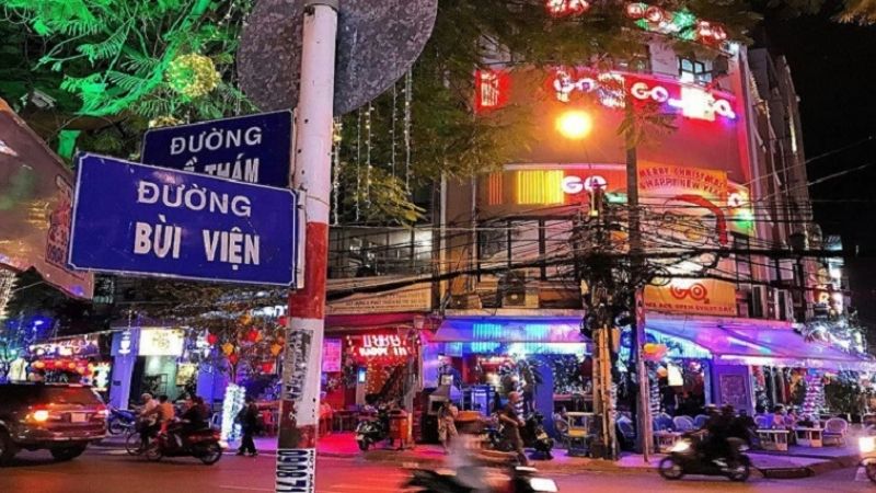 Phố đi bộ Bùi Viện