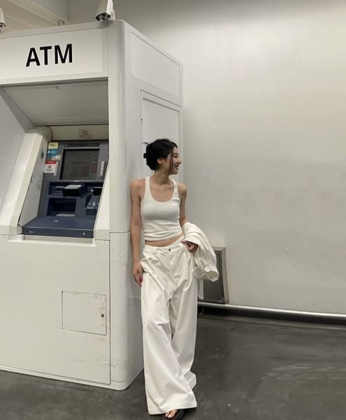 Áo ba lỗ và quần vải đũi