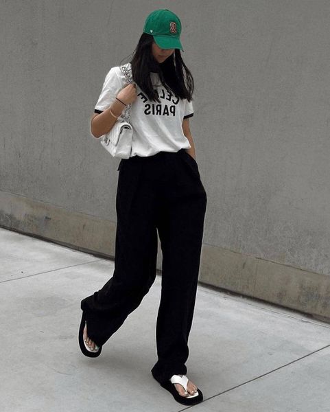 Sự thanh lịch bất ngờ khi phối ringer tee cùng quần tây ống suông