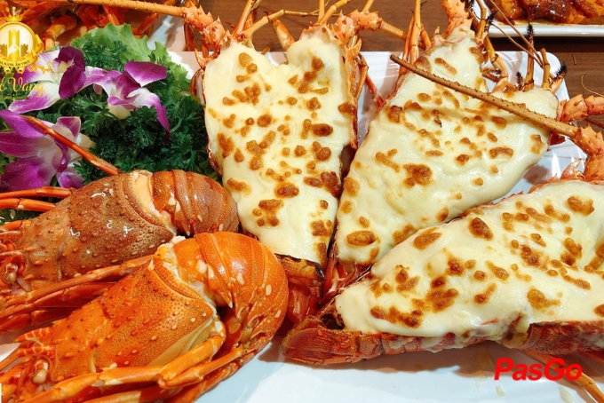 Không gian bữa tối sang trọng