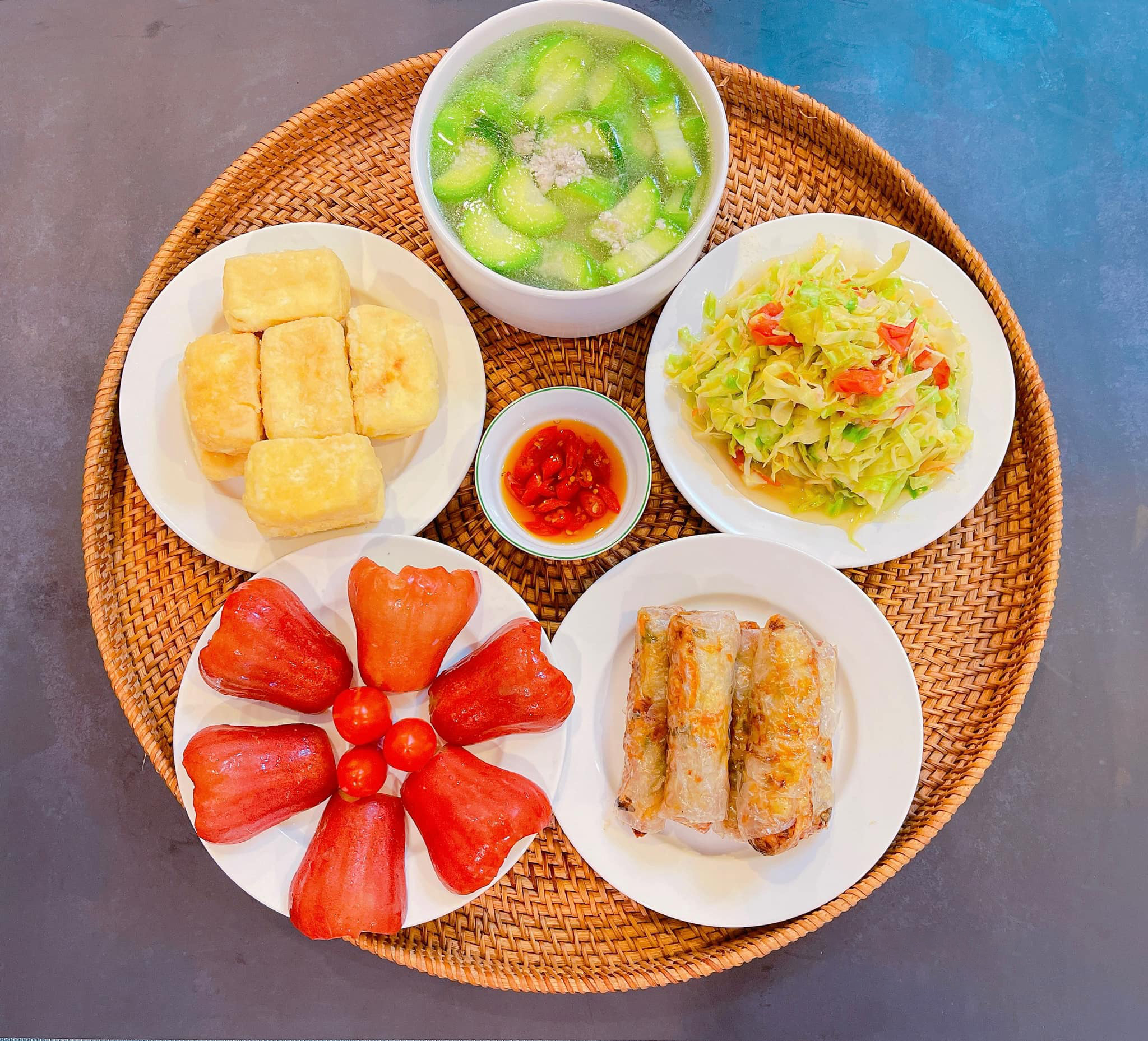 Bữa cơm nhà theo thực đơn tuần giúp tiết kiệm thời gian và chi phí
