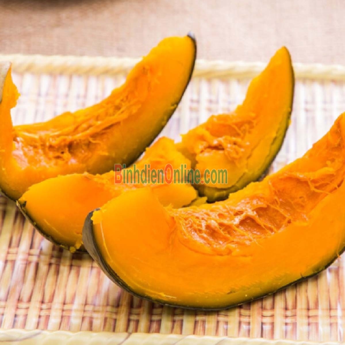 Bí đỏ và bí ngô tươi