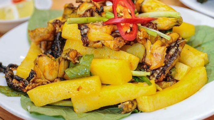 Ếch xào dứa đậm vị, dễ làm cho bữa cơm gia đình