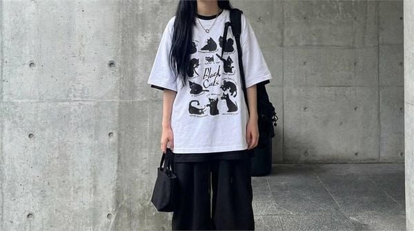 Áo thun form rộng nữ với quần ống rộng cạp cao