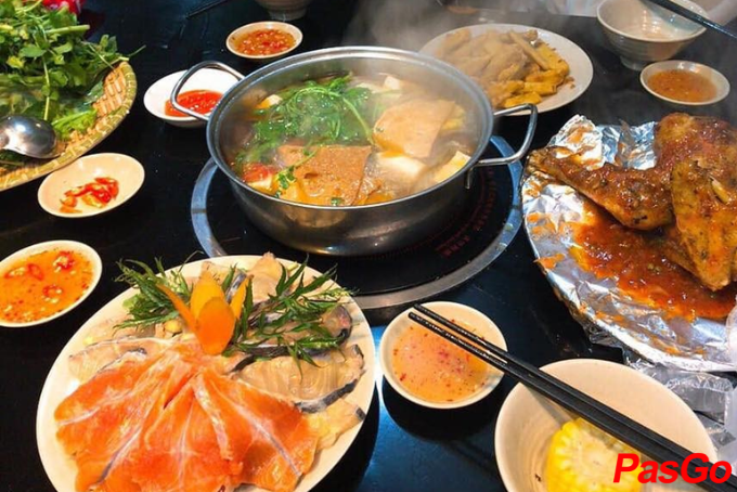 Nhà hàng lẩu cá hồi gần trung tâm thị trấn Sapa