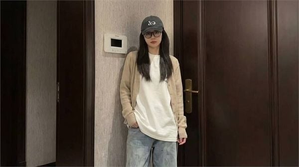 Áo thun form rộng nữ với cardigan mỏng