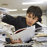ilovepdf というサイトで、会社の複数のPDFファイルを統合したいのですが、常識的に使用はダメでしょうか?? 請求書など、割と大事な書類を統合したいです。複数のpdfの一つにまとめて提出しなければならないのですが、外部のサイトを経由するのはだめなことでしょうか?在宅勤務でコピー機が使えず、、、。
