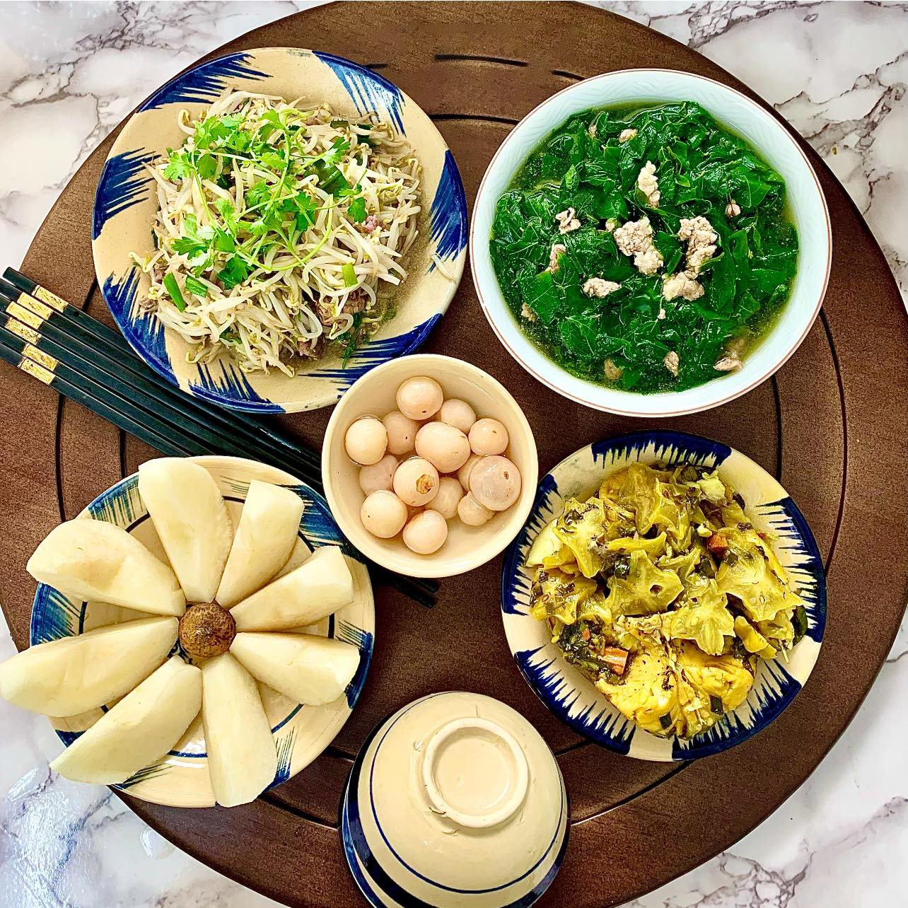 Mâm cơm bình dân ngon đậm đà, phù hợp cho cả gia đình hàng ngày