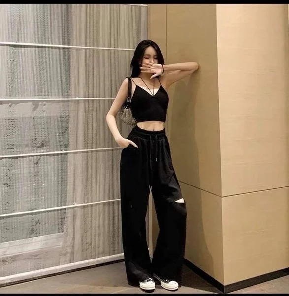 Áo croptop + Quần ống rộng