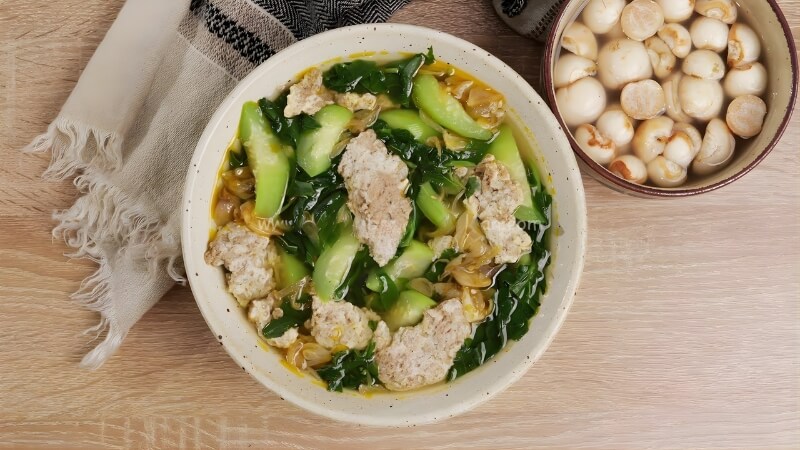 Canh cua rau đay mồng tơi