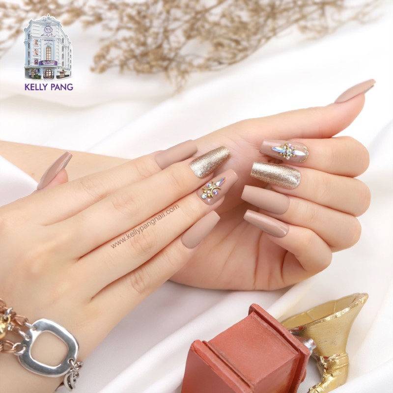 Màu nail sáng da được chọn kỹ