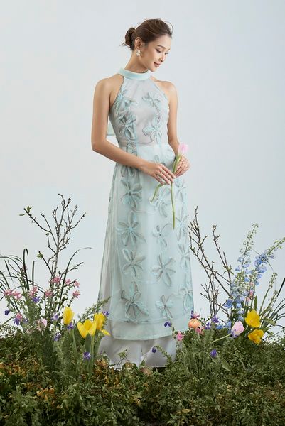 Áo dài cách tân tay xòe nữ tính và cân đối