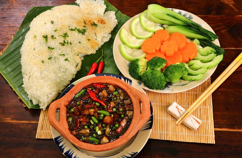 Món ăn đặc sản Việt Nam. Cơm cháy kho quẹt