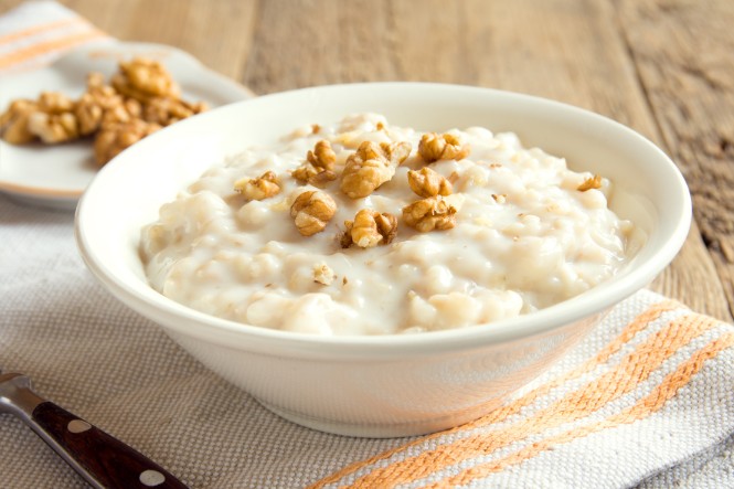 Ăn sáng eatclean với cháo yến mạch ấm nóng
