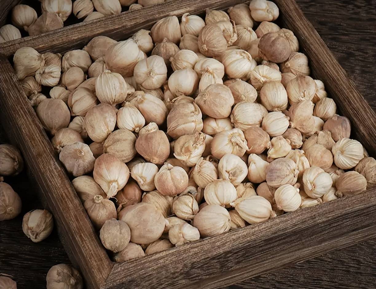 Bạch đậu khấu giúp nước sốt thịt bò kho thanh ngọt và tròn vị