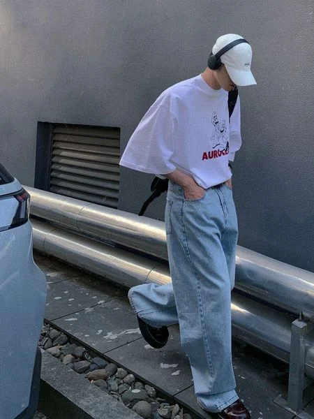 Outfit Soft boy Áo thun form rộng và quần jeans