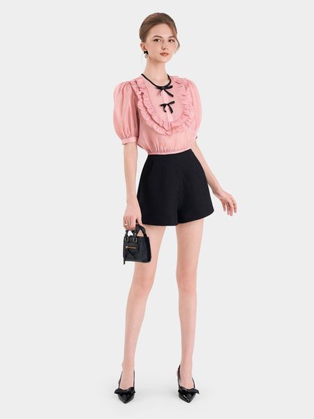 Phối màu đen với màu hồng pastel nhẹ nhàng