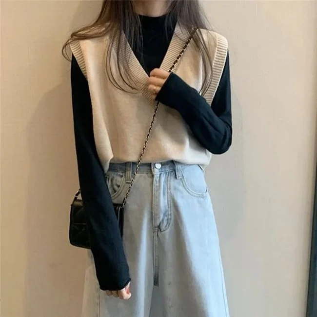 Phối quần jean ống rộng với áo gile và túi da