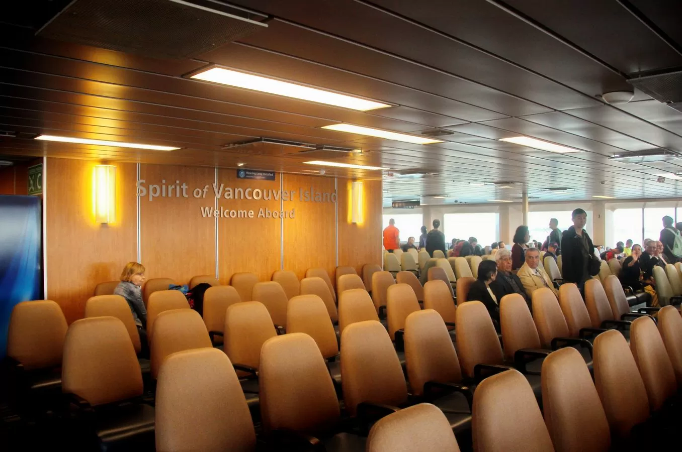 Khu vực chỗ ngồi rộng trên tàu BC Ferries