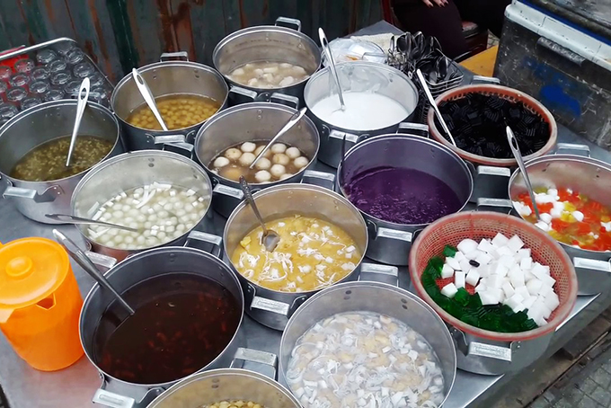 Chè Sài Gòn mát lạnh, nhiều loại topping
