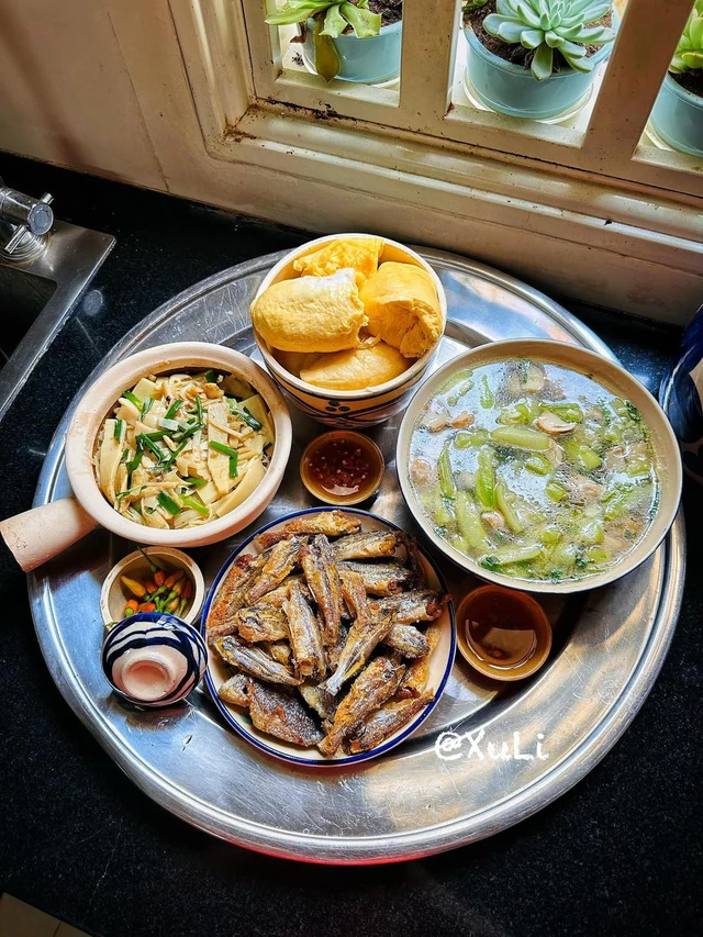 Gợi ý mâm cơm giá rẻ đủ dinh dưỡng cho gia đình 4 người