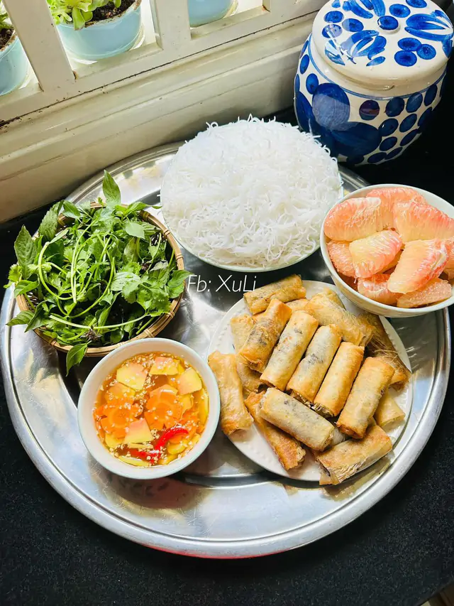 Mâm cơm gia đình 4 món với nguyên liệu dễ mua ngoài chợ