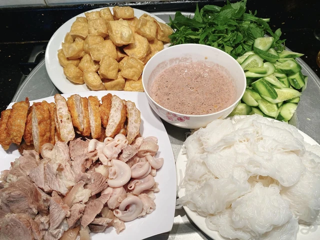 Bữa cơm Tết đủ đầy, ấm cúng cho cả đại gia đình