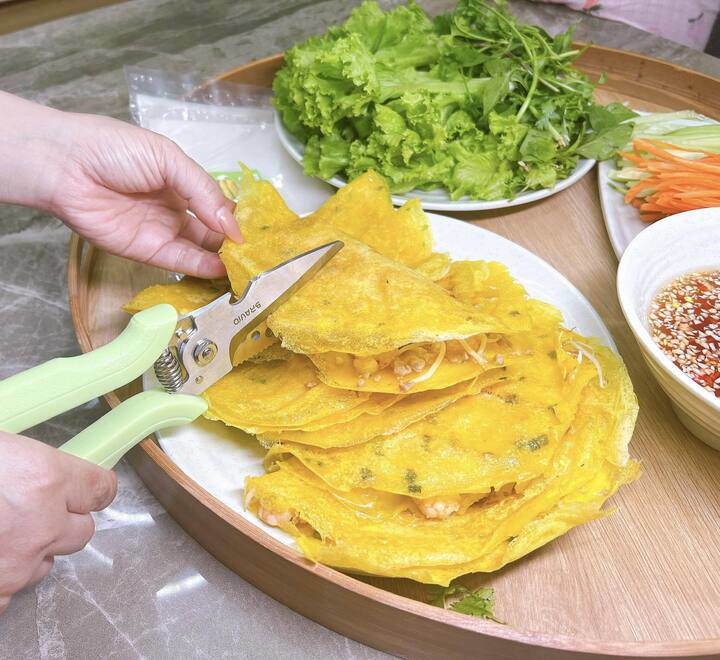 Nguyên liệu để làm bánh xèo.