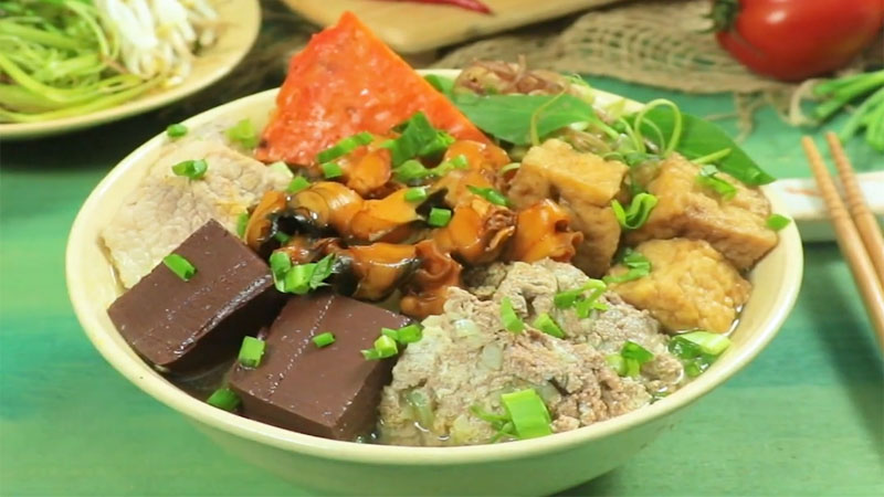 Hoàn thiện bát bún riêu ốc