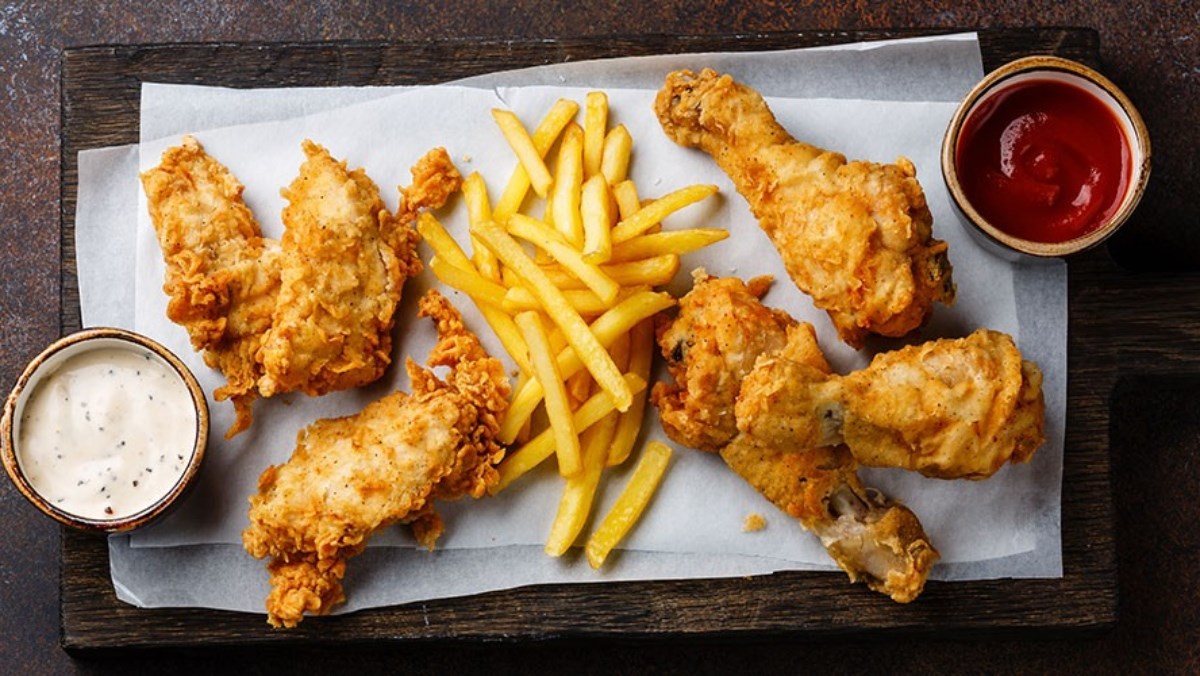 Nên tránh đồ chiên rán và đồ sống