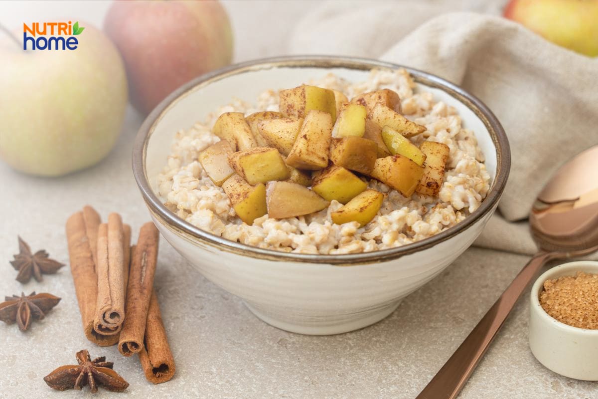 Cháo yến mạch táo quế cho bữa sáng Eat Clean