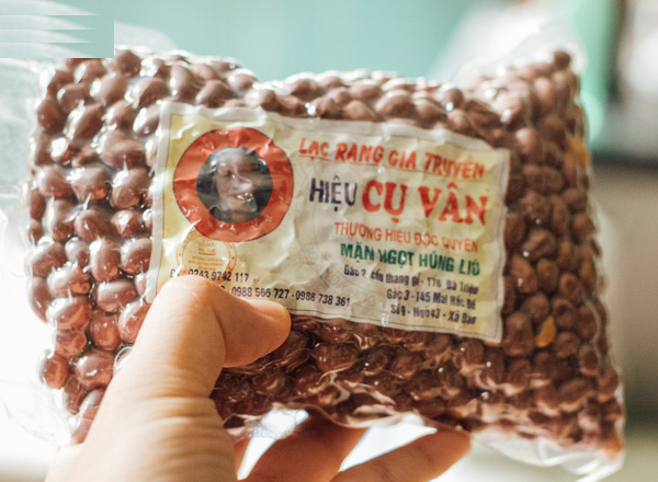 Đặc sản Hà Nội làm quà, lạc rang húng lìu