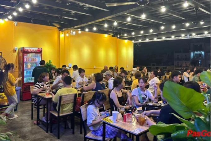 Một buổi Noel trọn vẹn thường gắn với bữa ăn gần điểm check-in