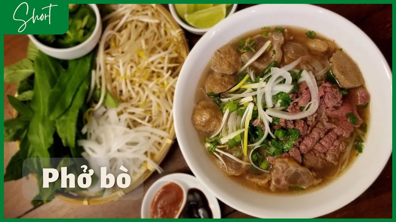 Phở bò Hà Nội thơm trong, ngọt xương và dậy mùi gia vị