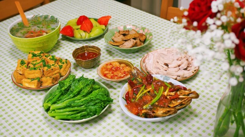 Bữa cơm một người đầy đủ món