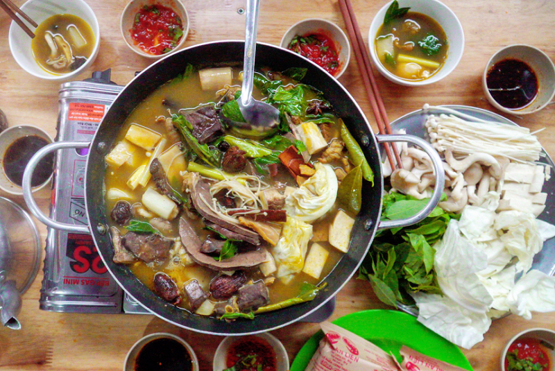 Món ăn đặc sản Việt Nam. Lẩu thắng cố