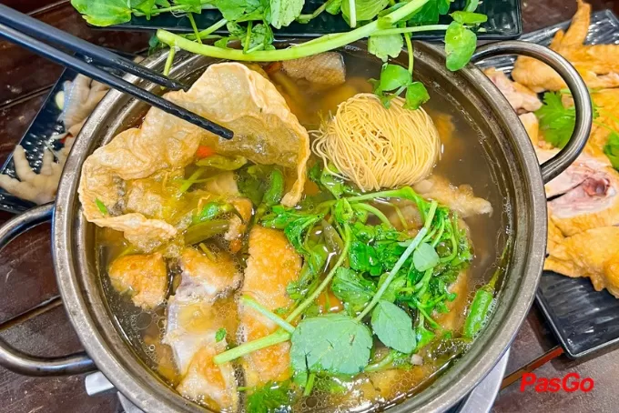 Nồi lẩu gà ớt hiểm nóng hổi tại Lẩu Gà Ớt Hiểm 109, Gò Vấp