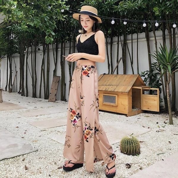 Quần ống rộng hoa văn phối áo hai dây