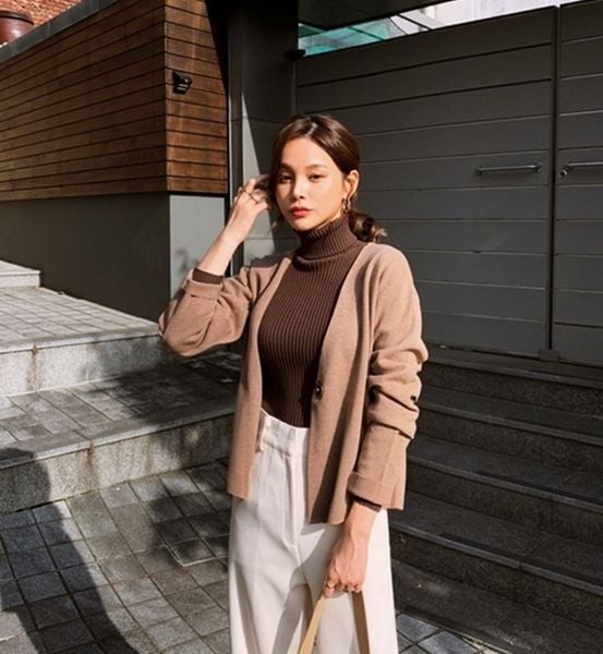 Áo len cổ lọ tôn lên vẻ ngoài chuyên nghiệp