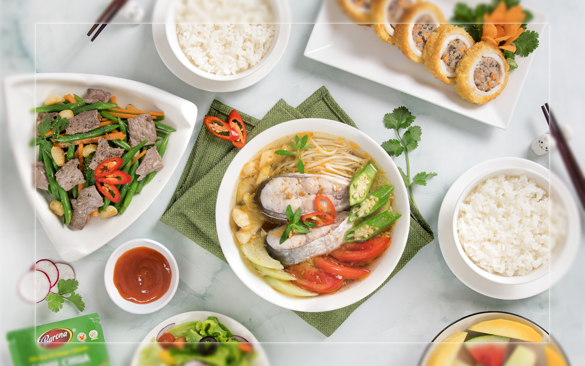 Mâm cơm canh chua truyền thống