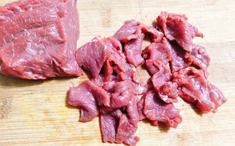 Thái thịt bò đúng cách cho món trộn