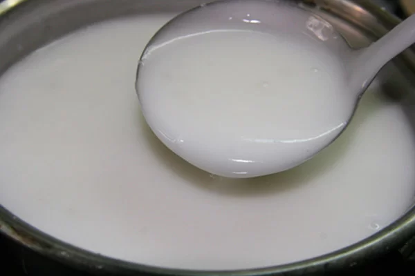 Pha bột bánh ướt chay theo đúng tỉ lệ