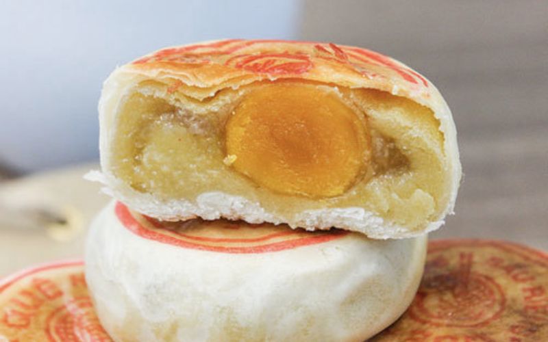 Bánh pía sầu riêng nhân trứng muối